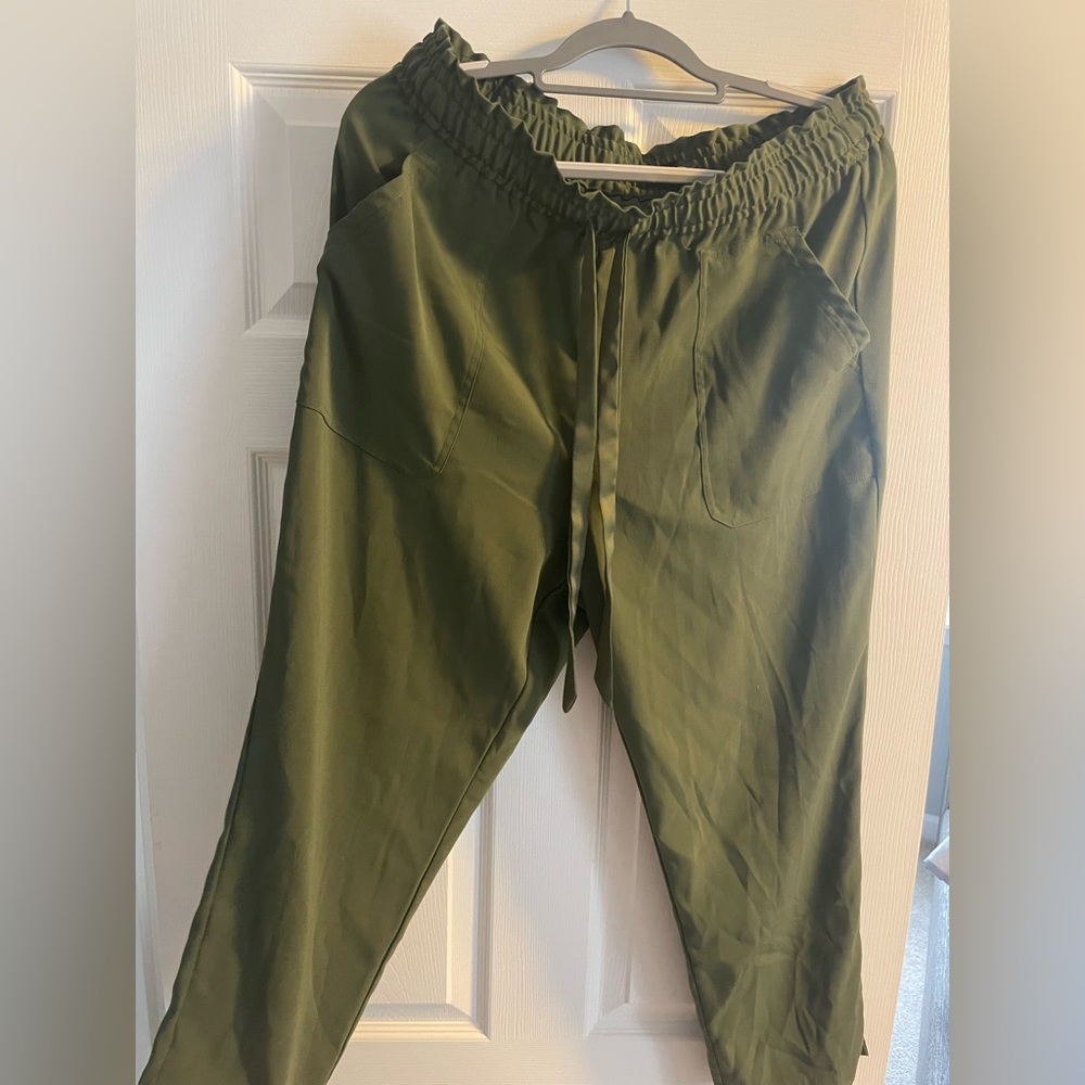 Zara army green ribbon belt pant. Elastic waist.